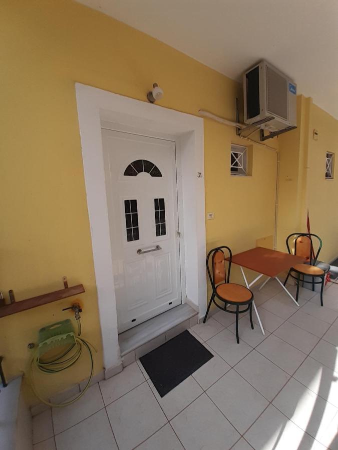 Yellow House Apartment Kalamata Exterior photo