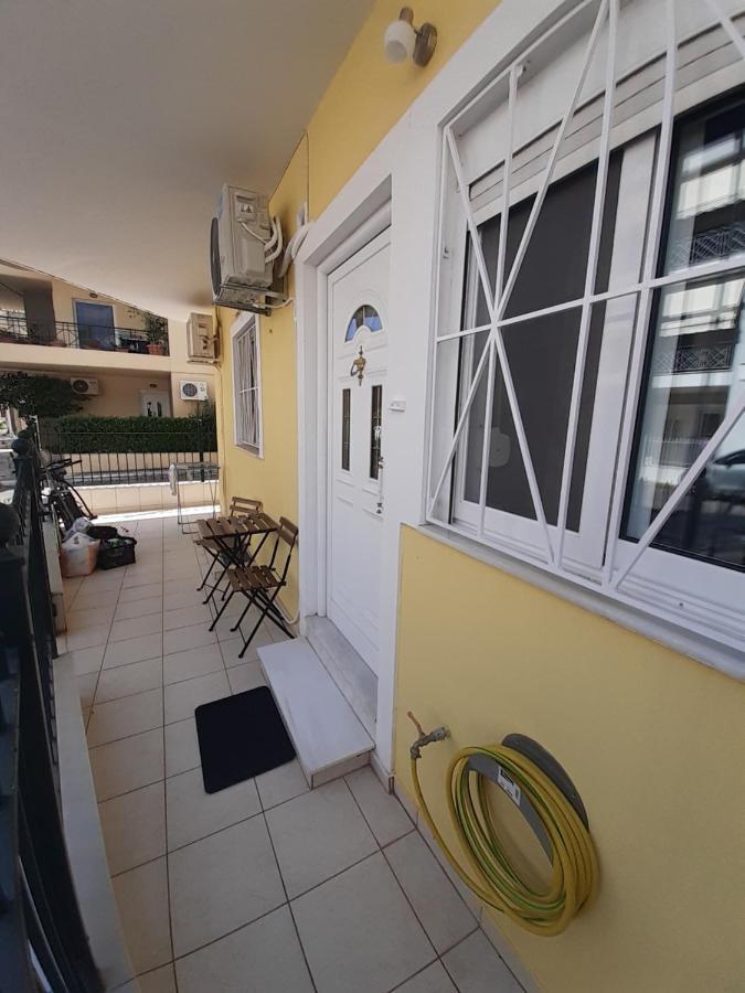 Yellow House Apartment Kalamata Exterior photo